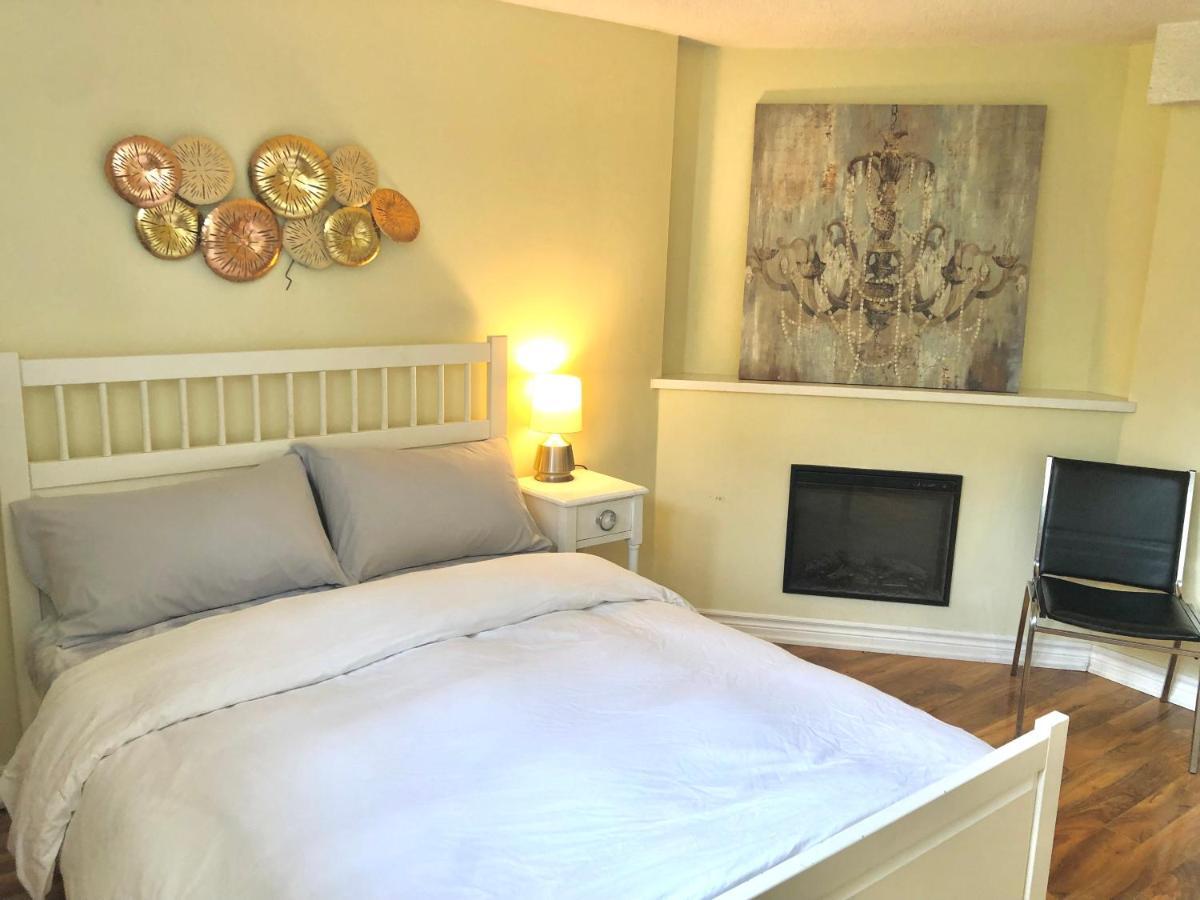 Cozy & Convenient 2-Bedroom Apartment With Private Entrance Toronto Ngoại thất bức ảnh